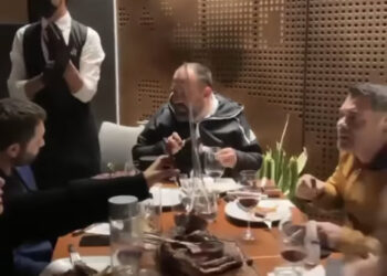 Darka luksoze/ Ahmetaj, Balluku, Mazniku e Fuga darkojnë me Samir Manen te Nusreti në Dubai