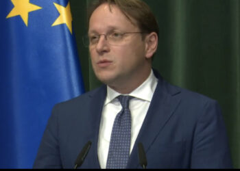 Thirrja e fortë e OBSH-së, Varhelyi tregon planin e KE-së: Të gjitha vendet do të kenë akses të barabartë ndaj vaksinave