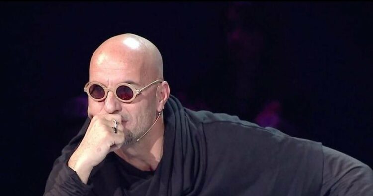 Vëllai i Robert Aliajt ndahet nga jeta, artisti: Kohë kolerash jemi të detyruar të mbajmë hidhërimin si një parazit në thelbin e shpirtit