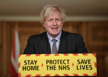 Mbi 100 mijë viktima nga Covid, Boris Johnson kërkon falje dhe PARALAJMËRON Europën