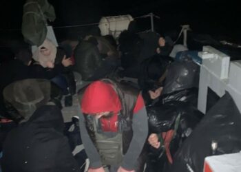 Po përgatiteshin të shkonin me gomone drejt Italisë, kapen 50 emigrantë sirianë në Vjosë