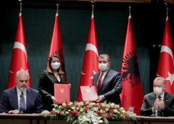 100 pacientë do të trajtohen falas në Turqi/ Manastirliu firmos marrëveshjen me homologun turk për bashkëpunimin në fushën e shëndetësisë