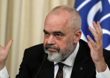 “Neveri, pështirosje”, Rama shpërthen ndaj sanitares që zhvati qytetaren te Covid-2: T’i nxjerrim këto tumore!