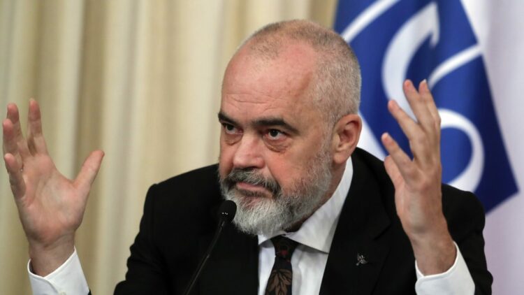“Neveri, pështirosje”, Rama shpërthen ndaj sanitares që zhvati qytetaren te Covid-2: T’i nxjerrim këto tumore!