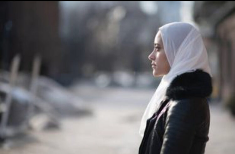 Vëllezërit në Arabi vrasin motrën 26-vjeçare pasi përdorte SnapChat