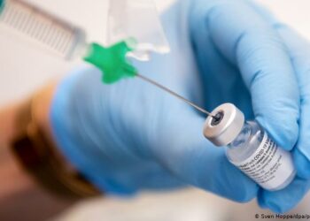 Mjekët, vaksinim me listë/ Bëhen gati për t’u organizuar pranë stadiumit “Air Albania”