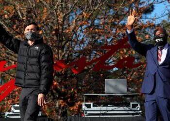 Demokratët fitojnë 2 balotazhet në Xhorxhia dhe marrin shumicën e Senatit