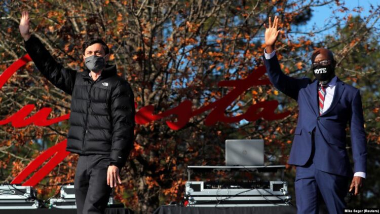 Demokratët fitojnë 2 balotazhet në Xhorxhia dhe marrin shumicën e Senatit