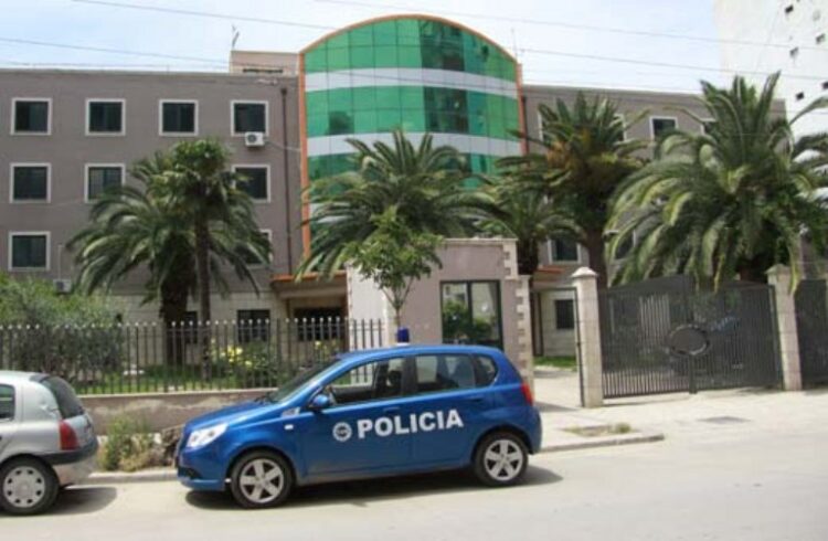 Durrës/ Sherri degradon në përdorimin e thikave, plagoset 23-vjeçari. Policia jep informacion për ngjarjen