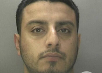 Arratiset i burgosuri në Angli, kërkoi leje për të marrë pjesë në varrimin e nënës në xhami