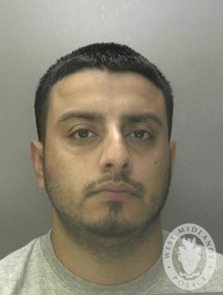 Arratiset i burgosuri në Angli, kërkoi leje për të marrë pjesë në varrimin e nënës në xhami