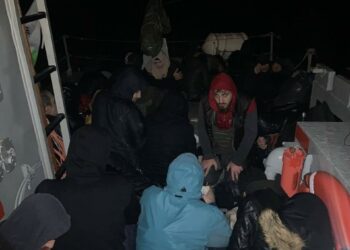 Po përgatiteshin të shkonin me gomone drejt Italisë, kapen 50 emigrantë sirianë në Vjosë