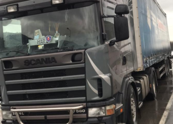 Sekuestrohen 540 mijë paketa cigaresh në Hanin e Hotit, shpallen në kërkim babë e bir