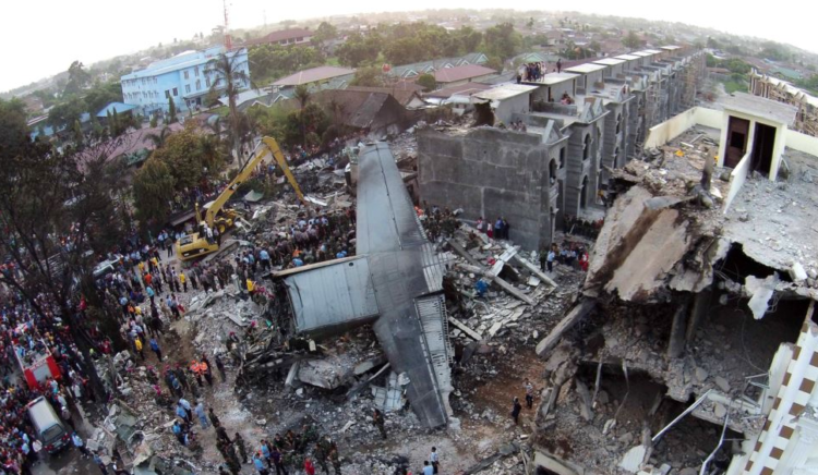 Pamjet nga avioni i rrëzuar në Indonezi