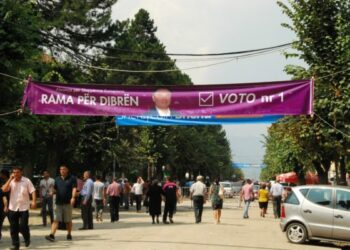 “Ka një material që nuk duam të na e çojë nga Tirana”, si u blenë votat dhe u shantazhuan votuesit në Dibër, përgjimet: “Shkriji fare, mprefe lapsin e kuq dhe bjeru kokës”