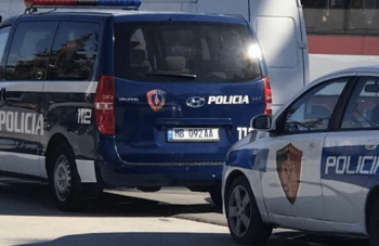 Arrestohen dy zyrtarë të Bashkisë Kamëz, akuzohen për korrupsion