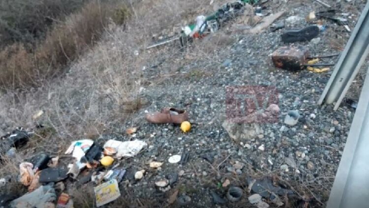 Ushqimet, këpucët…çfarë ka mbetur nga aksidenti tragjik në Milot që shuajti një familje