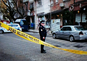 Një makinë ka shpërthyer mëngjesin e sotëm në Tiranë në fshatin Qesarakë.