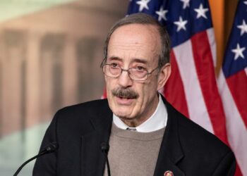Pas 32 viteve largohet nga detyra/ Haradinaj-Stublla: Kosova falënderon Kongresmenin Eliot Engel për angazhimin e tij