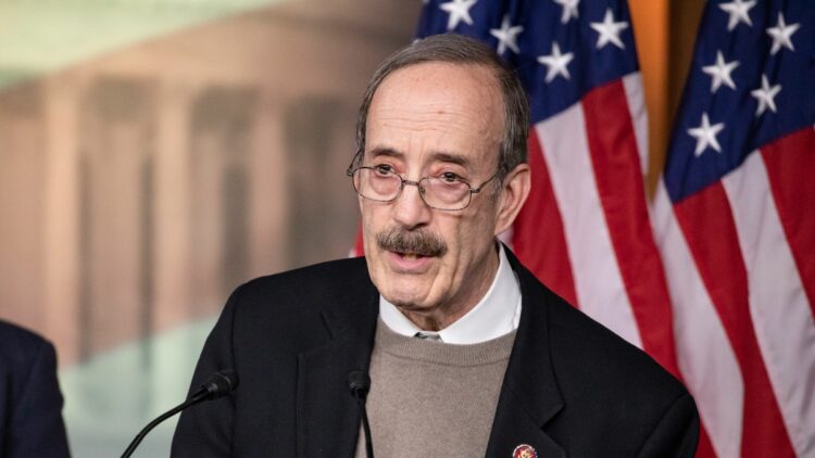 Pas 32 viteve largohet nga detyra/ Haradinaj-Stublla: Kosova falënderon Kongresmenin Eliot Engel për angazhimin e tij