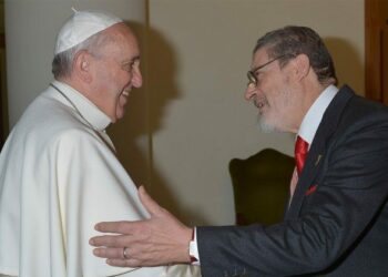 Koronavirusi i merr jetën mjekut personal të Papës