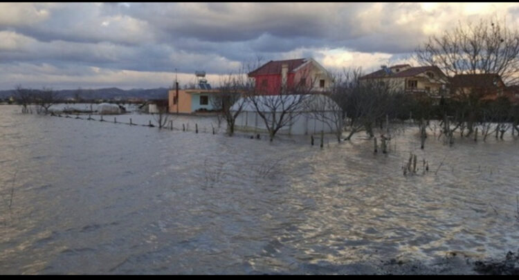 Përmbytjet në Shkodër/ Situata ende problematike në zonën e Obotit