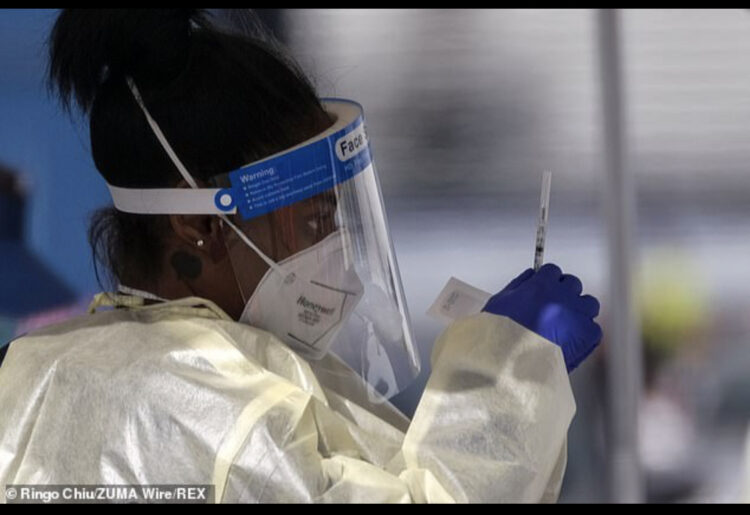 E kishte kaluar pandeminë në dhjetor/ Kaliforniani vdes disa orë pasi mori vaksinën anti-COVID, nisin hetimet, të hënën do t’i bëhet autopsia