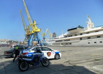 Aksident i rëndë në portin e Durrësit, trajleri shtyp për vdekje 25-vjeçaren