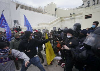 Para certifikimit si fitues të Biden, protestuesit në mbështetje të Trump vërshojnë brenda Kongresit të SHBA