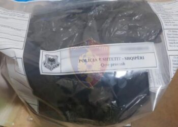 Operacion antidrogë në Durrës/ Arrestohen 2 persona dhe sekuestrohen 8 kg kanabis