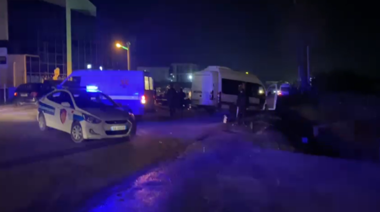 Aksidenti i rëndë në Elbasan/ Fugoni me pasagjerë përplaset me makinën, dyshohet për 9 të plagosur