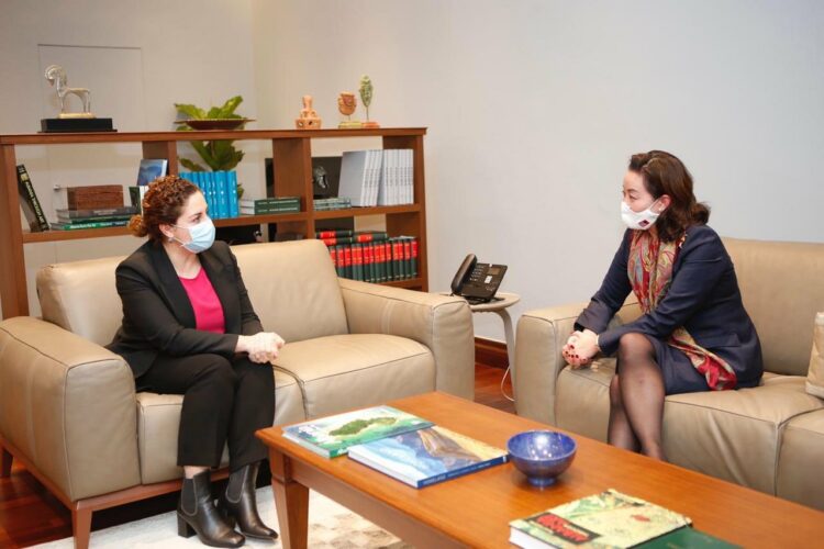 Yuri Kim dhe Olta Xhacka