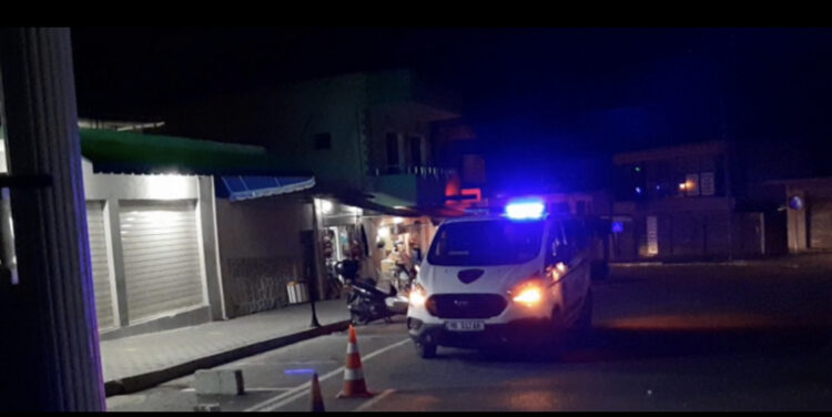 ngulën kaçavidën në qafë, gjendet 15-vjeçari i plagosur në Vlorë, policia e çon në spital