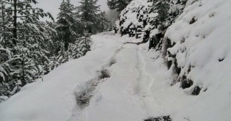 Dëbora bllokon rrugët e Thethit, banorët bëjnë apel: Jemi pa energji dhe nuk shkojmë dot në qendra shëndetësore