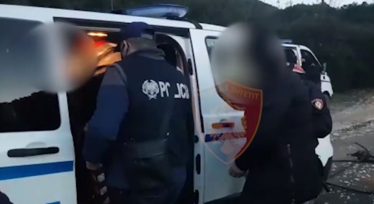 Po transportonin 3 emigrantë të paligjshëm, arrestohen dy persona  në Gjirokastër