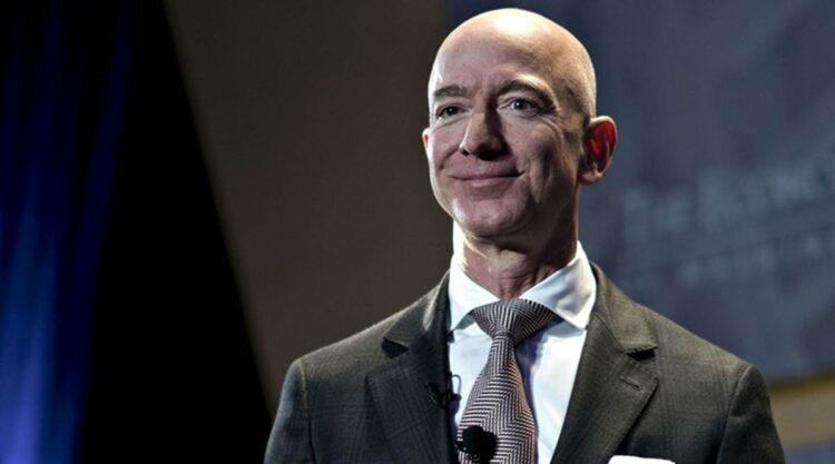 Jo vetëm njeriu më i pasur në botë por edhe bamirësi më i madh, ja sa është shuma marramendëse që Jeff Bezos dhuroi këtë vit