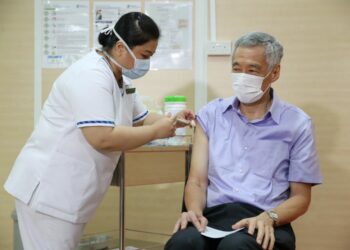 Vaksinohet kryeministri i Singaporit, bën thirrje qytetarëve që t’i përgjigjen nismës