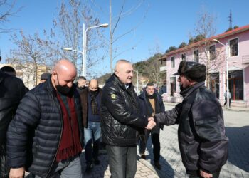 “Rruga të ndërtohet menjëherë”/  Meta në Selenicë: Qytet me pasuri natyrore të jashtëzakonshme, por i braktisur(FOTO)