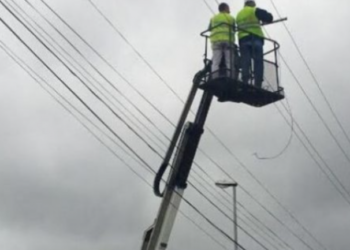 Reshjet/ Rrjeti i shpërndarjes elektrike i dëmtuar në këto zona