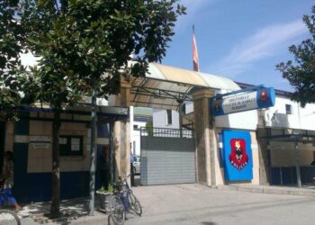 Të shtëna me armë zjarri në Elbasan/ Sherr në familje, 45-vjeçari merr armën dhe qëllon në ajër