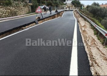 Pamje nga rruga në Borsh