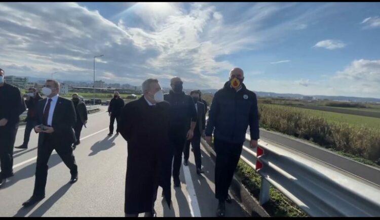 “Do punojmë 24 orë në ditë”, Rama dhe kompania turke “zbarkojnë” në Fier: Spitali i ri rajonal do jetë gati për 3 muaj