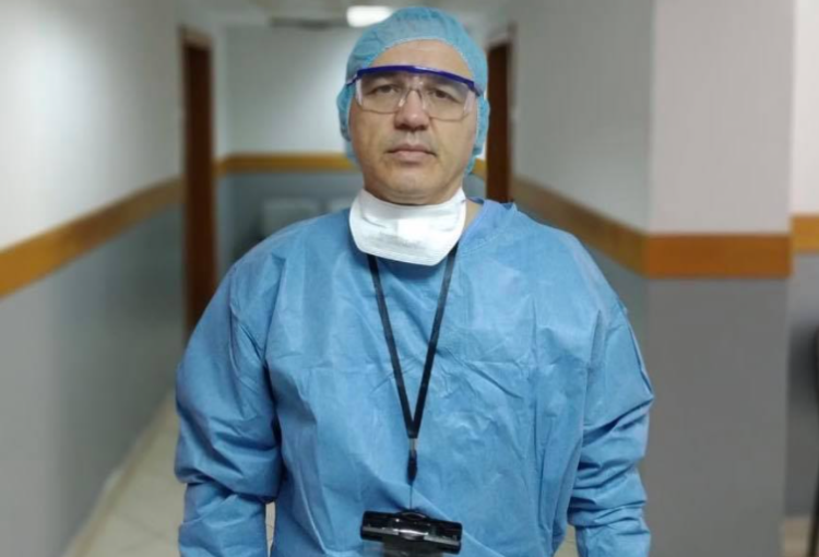 Infektohet me Covid-19 mjeku Arjan Harxhi, infeksionisti dërgohet për kurim në Turqi