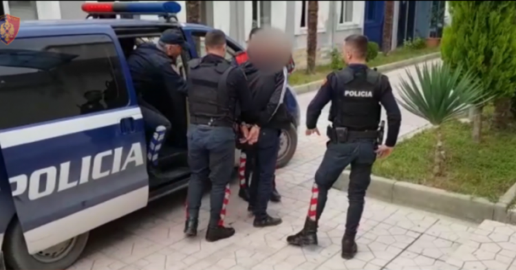 Transportoi 12 emigrantë të paligjshëm, arrestohet 28 vjeçari në Tiranë