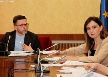 ‘’Egoizëm neveritës’’, Braçe kritika qytetarëve: Rreziku nga COVID-19 nuk iku me 2020. Tabaku i komenton: Kur nuk i respekton kryeministri masat, imagjino…