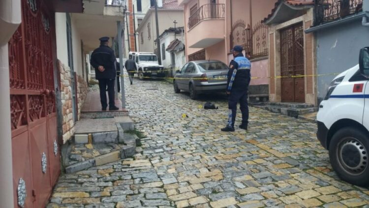 Grabitet me armë shtëpia e një kambisti në Korçë