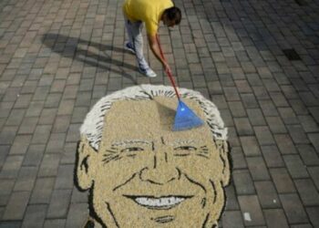 Me grurë dhe oriz, portreti i Joe Biden i realizuar nga artisti kosovar me drithëra po bën xhiron e botës (FOTO)