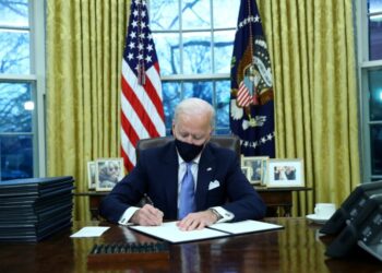Presidenti Biden shfuqizon disa nga politikat e ish-Presidentit Trump