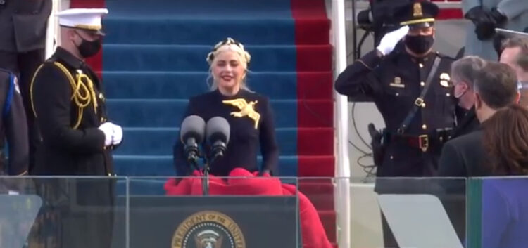 Betimi i Joe Biden/ Lady Gaga këndon himnin kombëtar në ceremoninë e inagurimit të Presidentit të 46-të të SHBA-së(FOTO)