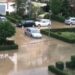 Shqipëria ‘zgjohet’ nën ujë/ Moti i keq përmbyt Vlorën dhe Lezhën, në lagjen ‘Besëlidhja’ uji arrin në 30 cm